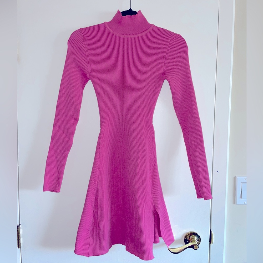Pink Jersey A-dress with a slit on a side